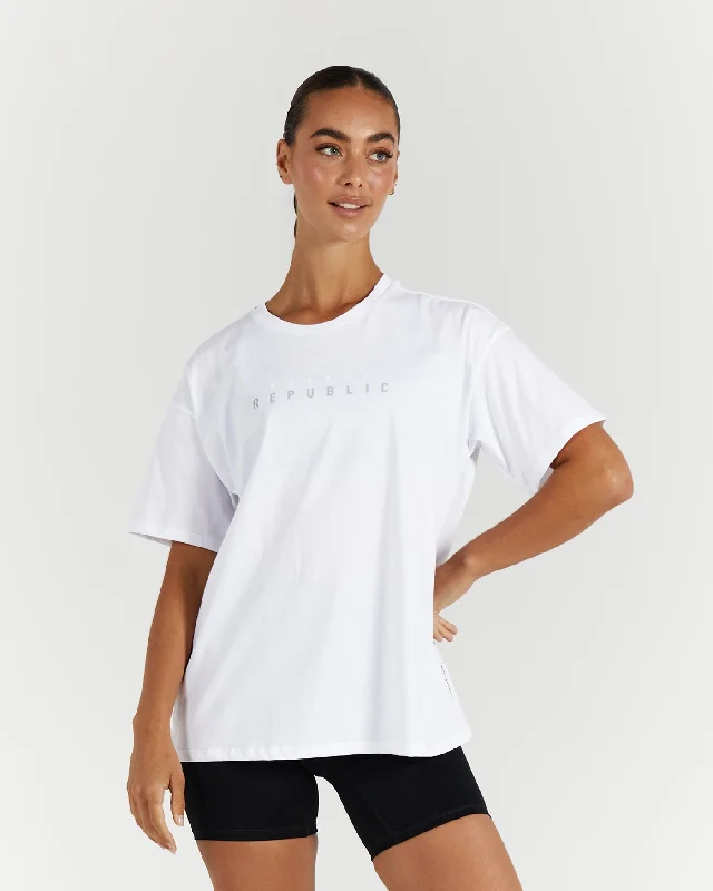 Muscle Republic | Loose Tee - White Elegant Classic Vintage