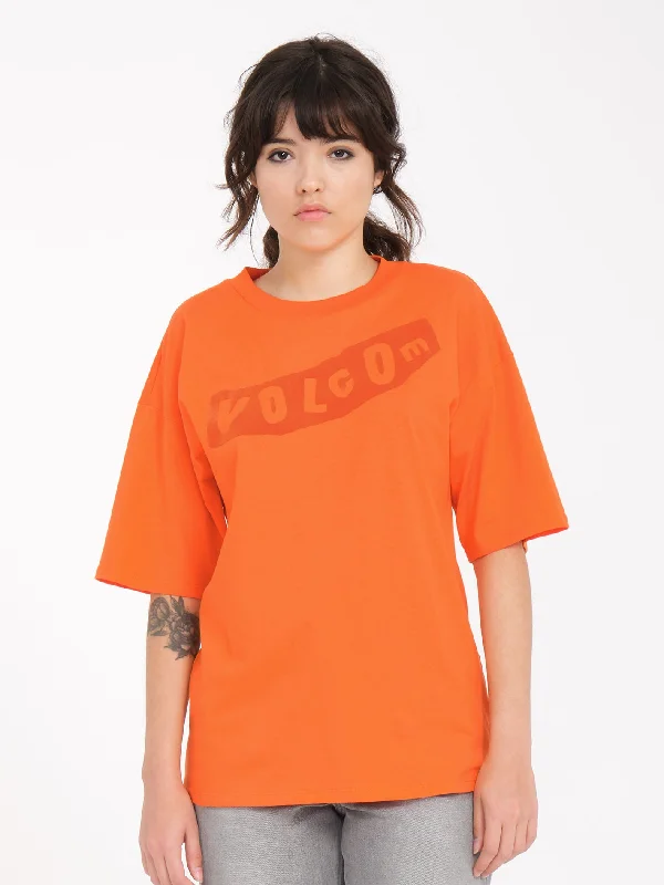 Pistol T-shirt - CARROT Boxy Fit Fitted Loose
