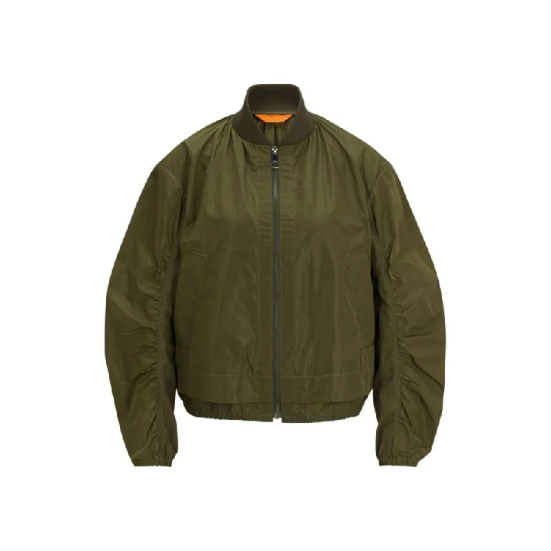 Water-repellent jacket in a relaxed fit Tiered Jacket Buttoned Jacket Zippered Jacket Water-repellent jacket in a relaxed fit Tiered Jacket Buttoned Jacket Zippered Jacket